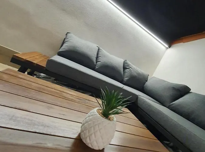 Sky Fleming 31 By Oktheway Apartment