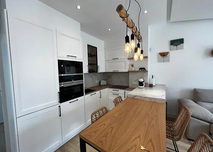 Sky Fleming 31 By Oktheway Apartment